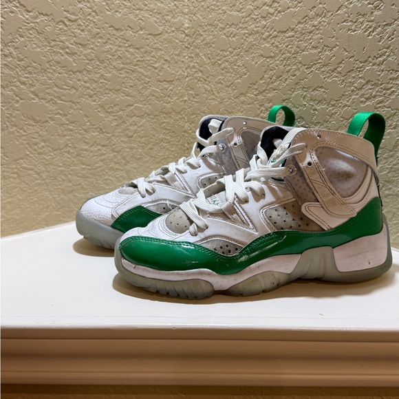 Jordan Kids' Sneakers in Green and White - Picture 1 of 8